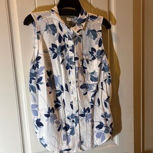 Liz Claiborne sleeveless button up blouse.